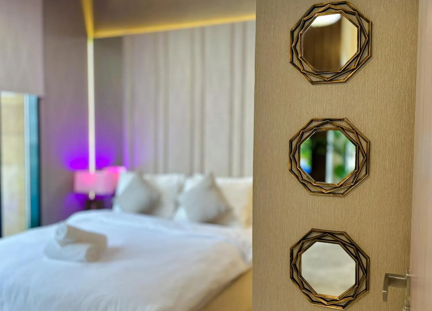 Pool View 1Br Modern & Stylish Apartment Dubai