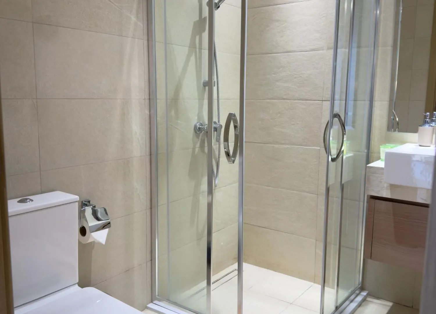 Pool View 1Br Modern & Stylish Lägenhet Dubai Förenade Arabemiraten