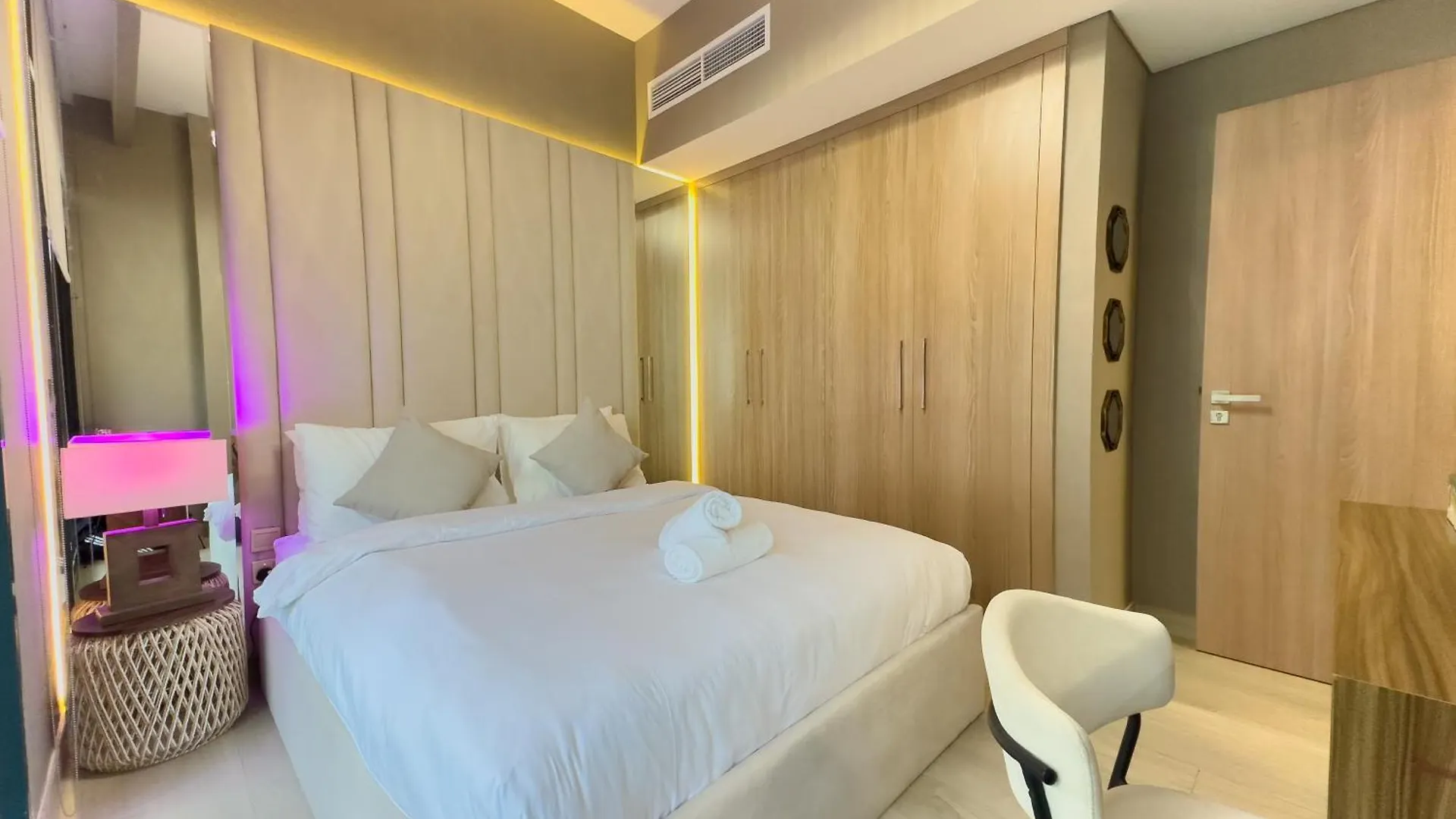 Pool View 1Br Modern & Stylish Lägenhet Dubai 0*,