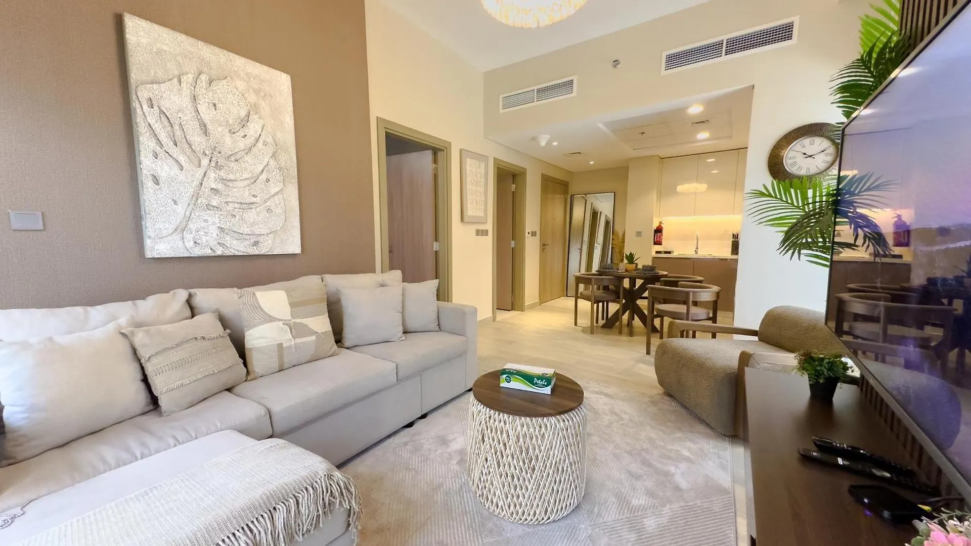 Pool View 1Br Modern & Stylish Lägenhet Dubai